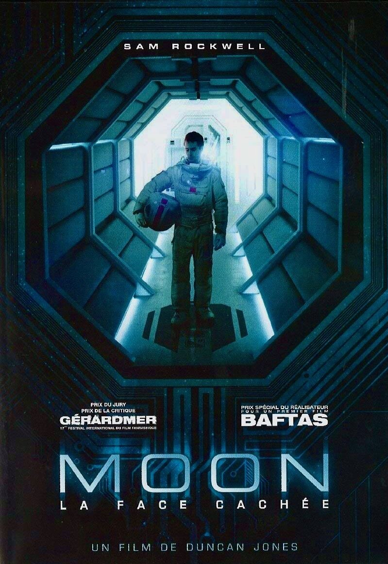L'affiche de Moon où on voit un mec en combinaison spatiale dans un tunnel octogonale.