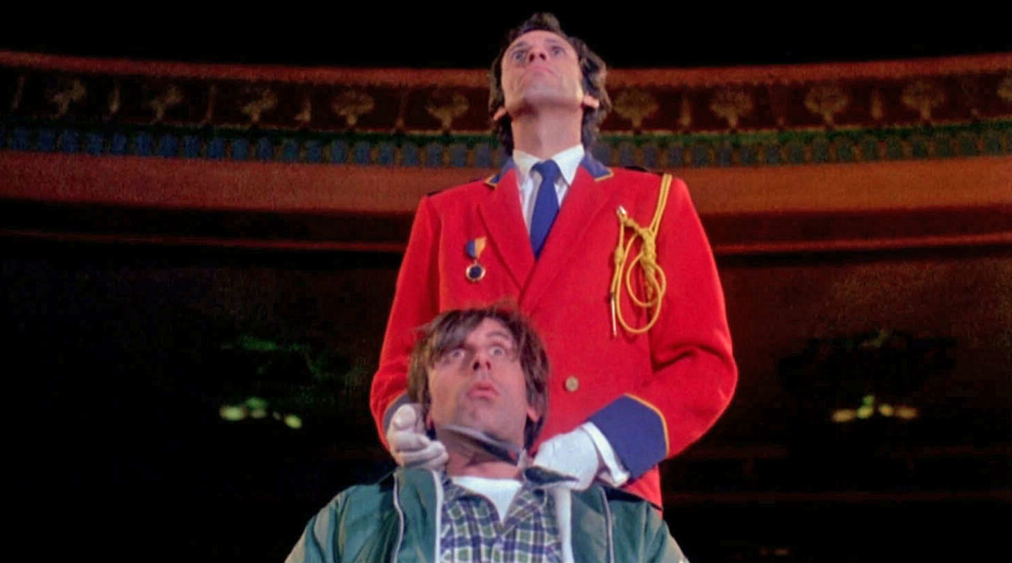 Un film en Touch-O-Rama où l'on voit un spectateur qui se fait malmener par un groom qui reproduit les sensations du film projeté au spectateur 