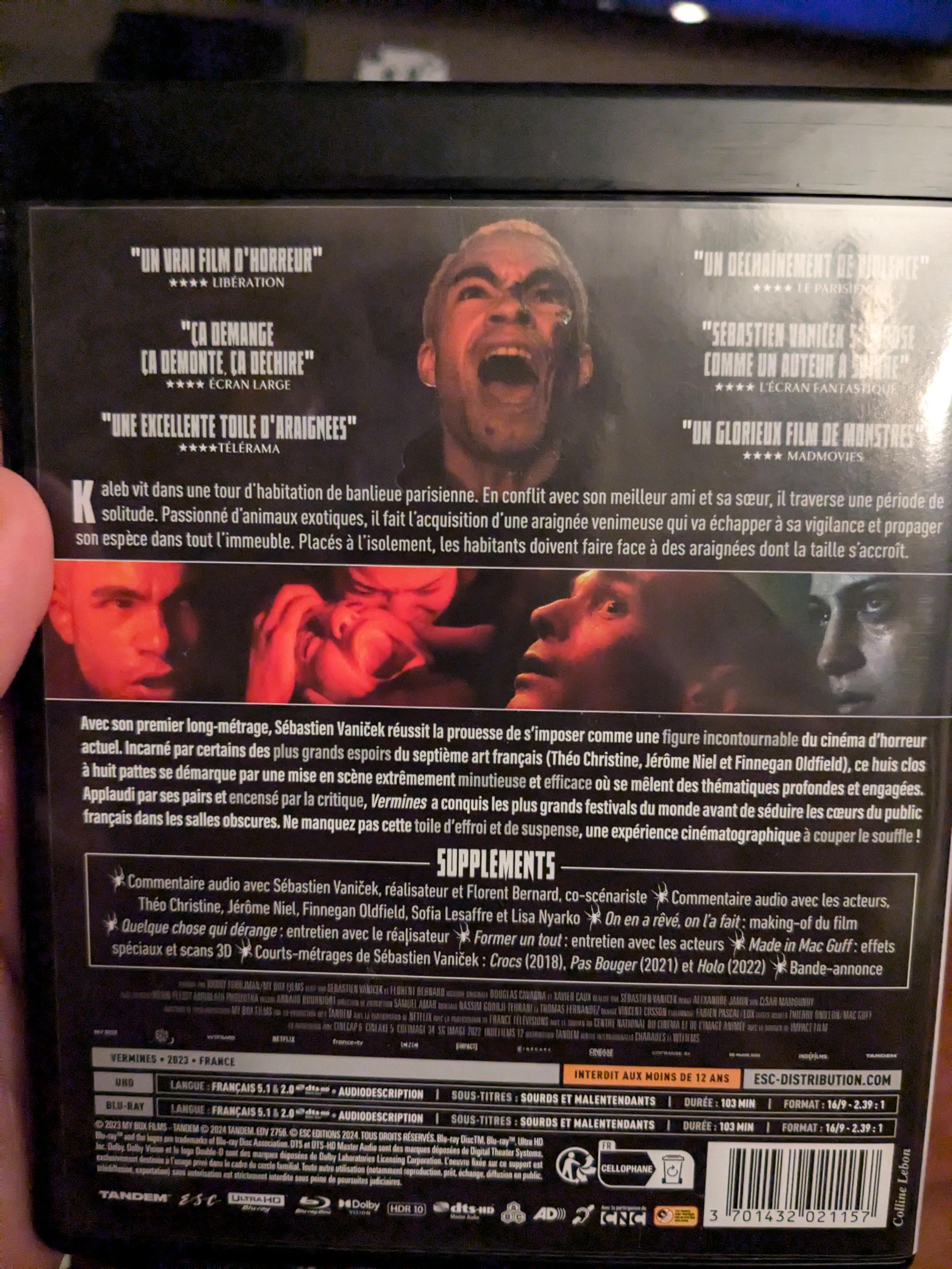 L'arrière de la jaquette où on voit le héros hurler ... je pense qu'il a vu une araignée