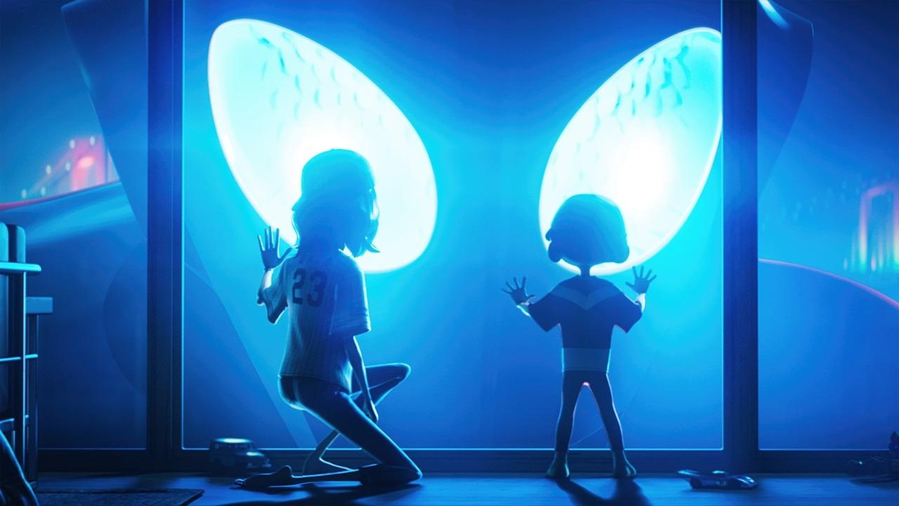 Deux personnes éclairées par les yeux énormes illuminés de Ultraman