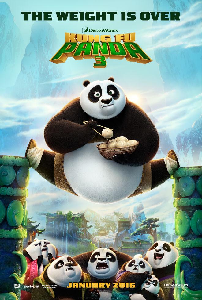 Affiche du film avec le titre The Weight is Over et Po en grand écart entre deux poteaux mangeant des pains vapeurs et une famille de Panda en dessous