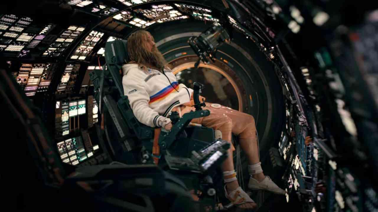 Grace qui s'est reveillé seul dans son vaisseau